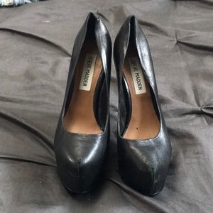 Steve Madden high heel wth platform size 6